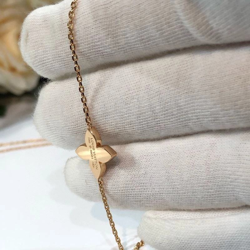 Chic Louis Vuitton Bracelets 251441