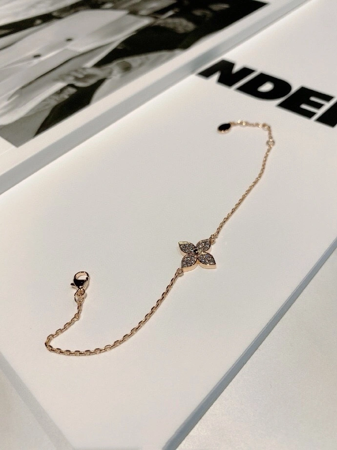Chic Louis Vuitton Bracelets 251441