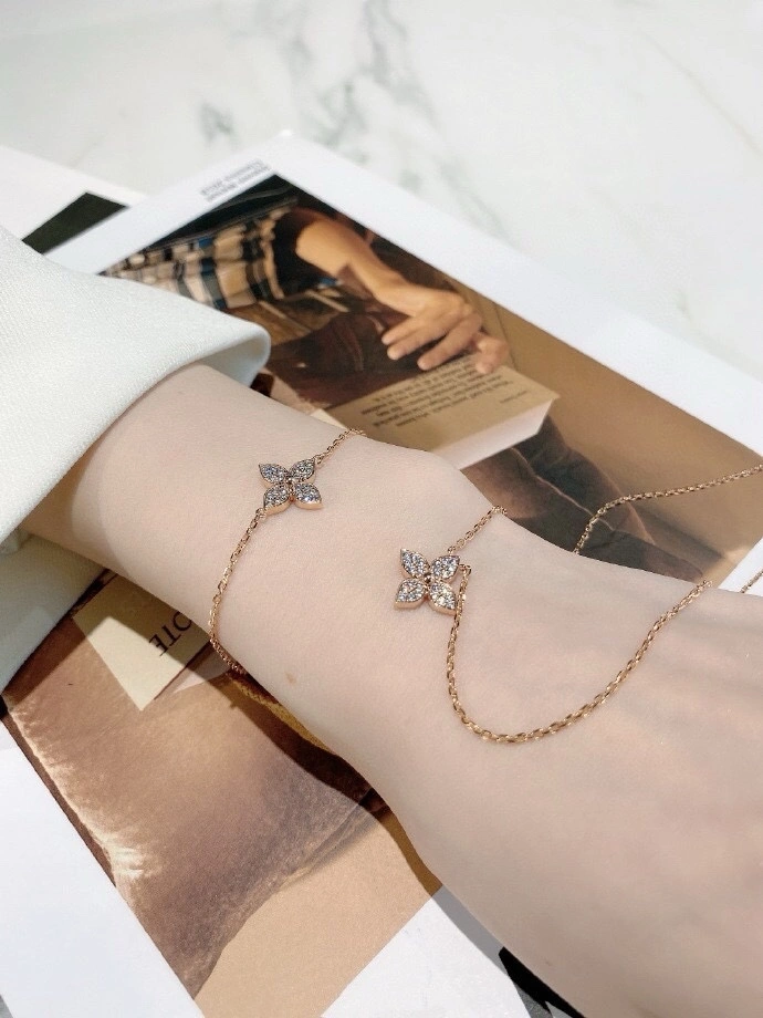 Chic Louis Vuitton Bracelets 251441