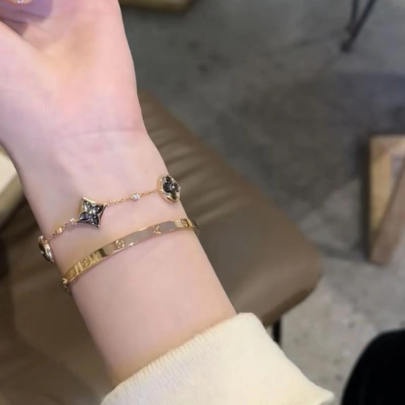 Louis Vuitton Bracelets Durable 251450