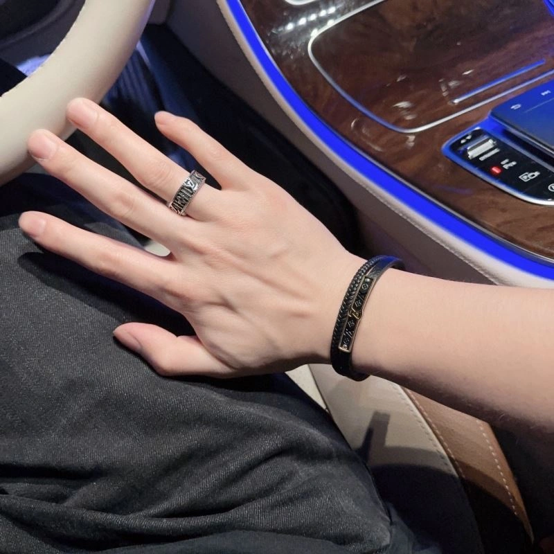 Louis Vuitton Bracelets Bold 251465