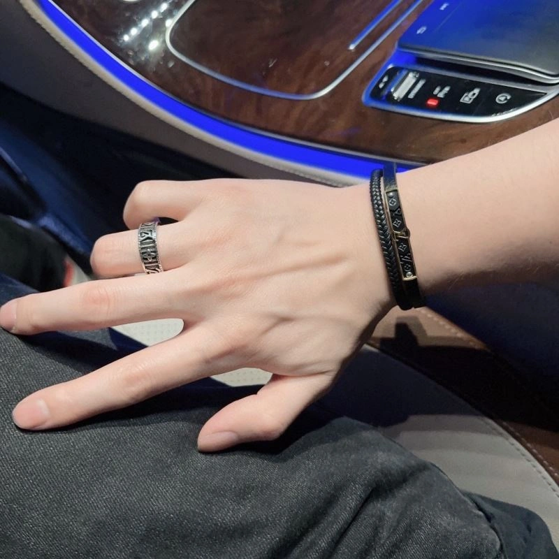 Louis Vuitton Bracelets Bold 251465
