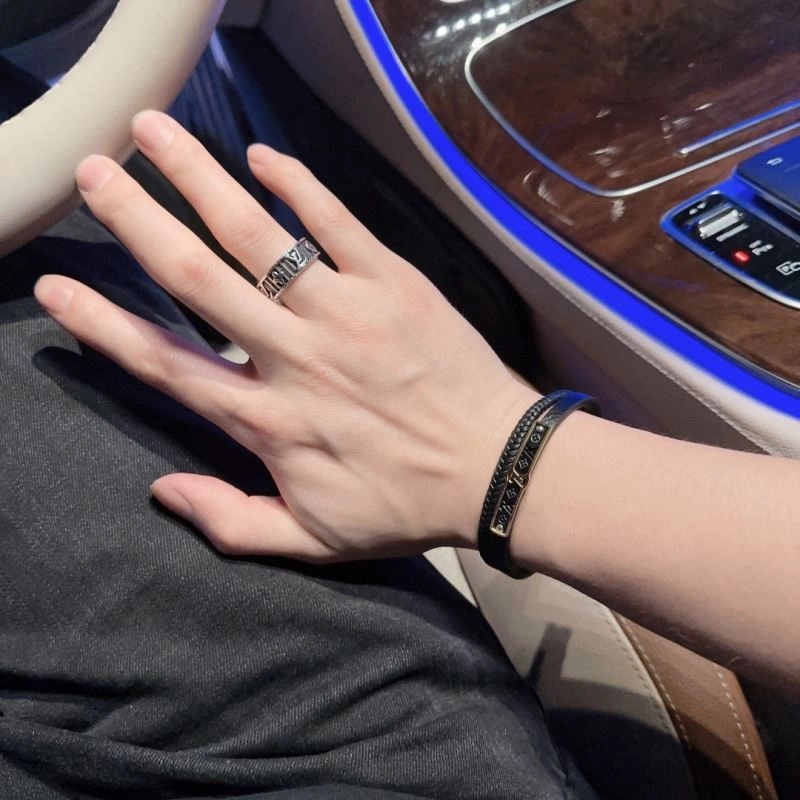 Louis Vuitton Bracelets Bold 251465