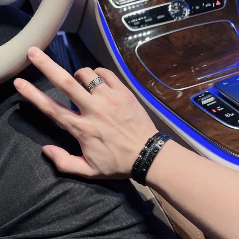 Louis Vuitton Bracelets Stylish 251459