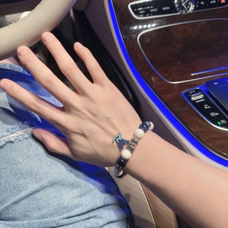 MoistureWicking Louis Vuitton Bracelets 251438