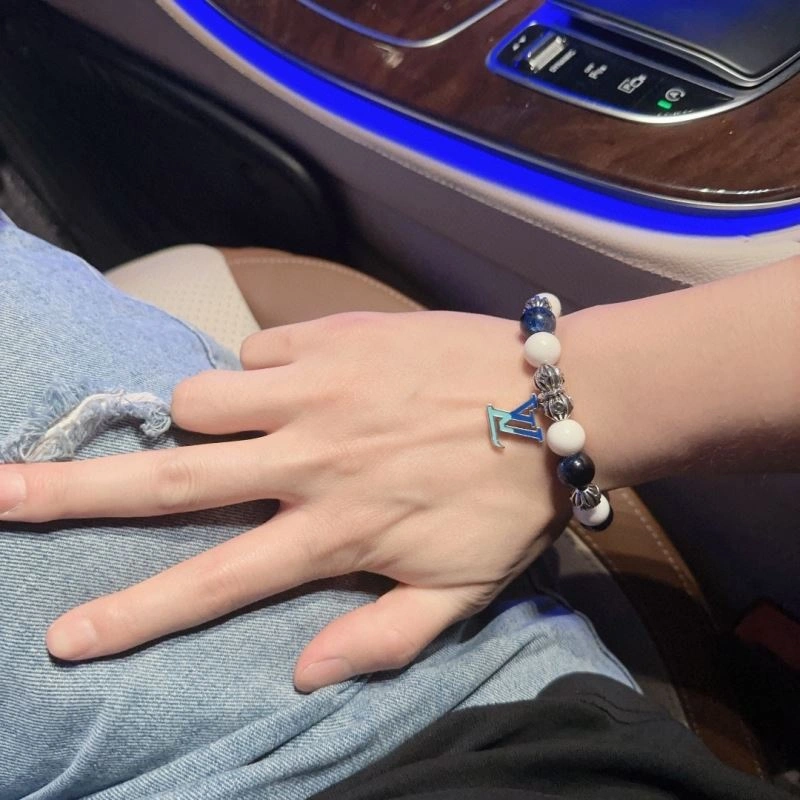 MoistureWicking Louis Vuitton Bracelets 251438