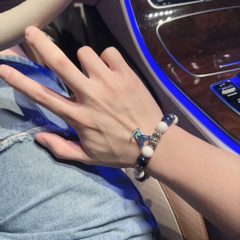 MoistureWicking Louis Vuitton Bracelets 251438