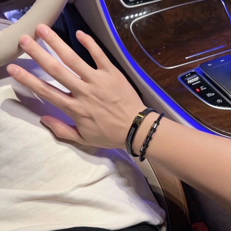 Breathable Louis Vuitton Bracelets 251437