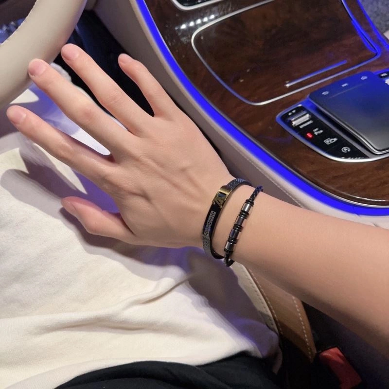 Breathable Louis Vuitton Bracelets 251437