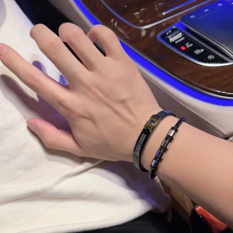 Breathable Louis Vuitton Bracelets 251437