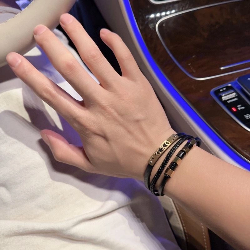 Louis Vuitton Bracelets Stylish 251436