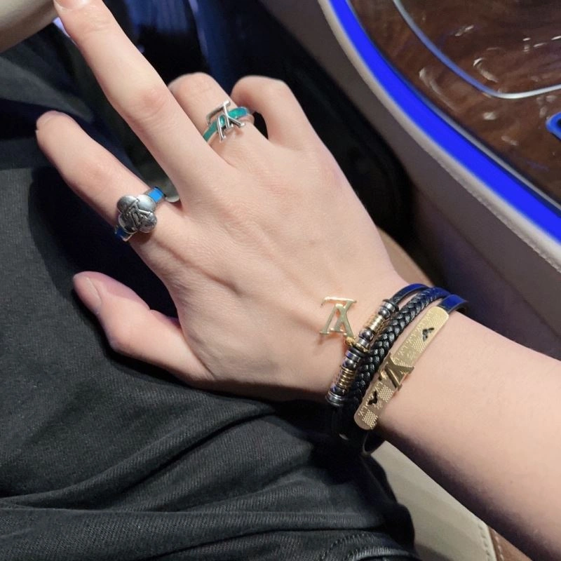 EasyCare Louis Vuitton Bracelets 251433