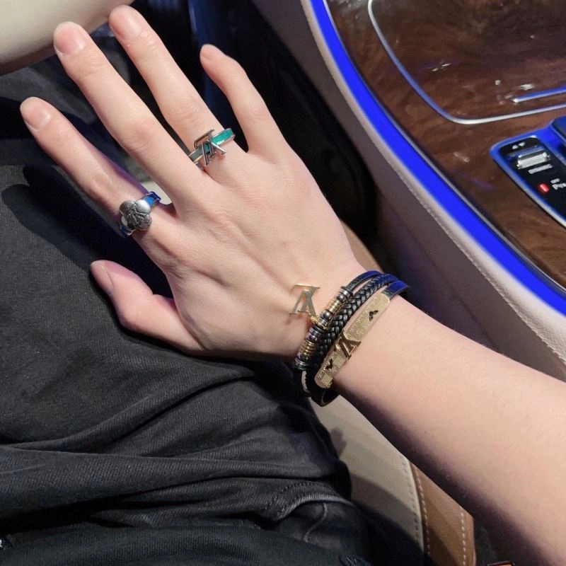 EasyCare Louis Vuitton Bracelets 251433