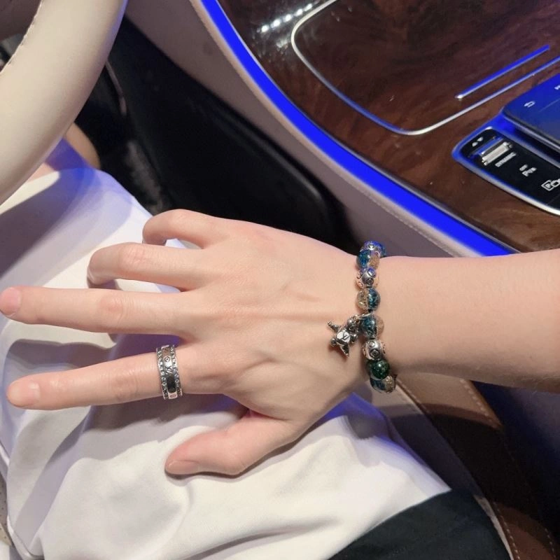 Lightweight Louis Vuitton Bracelets 251432