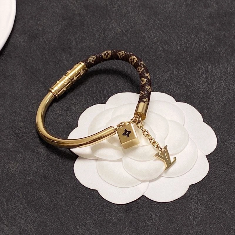 Youthful Louis Vuitton Bracelets 251429