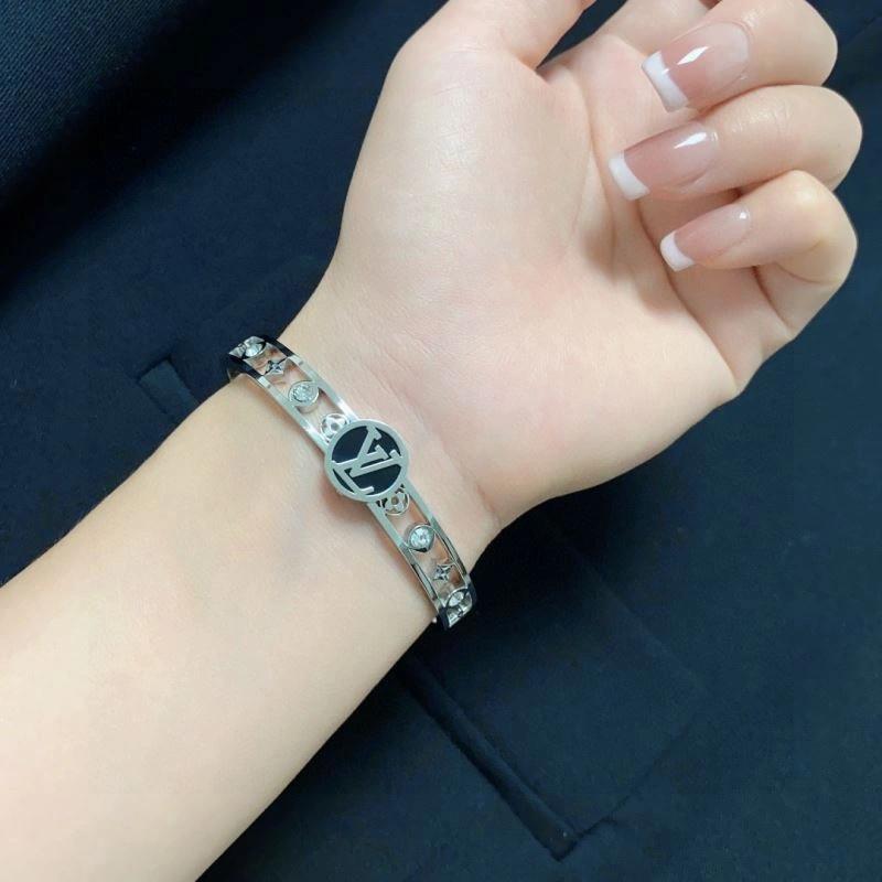 Louis Vuitton Bracelets WrinkleFree 251425