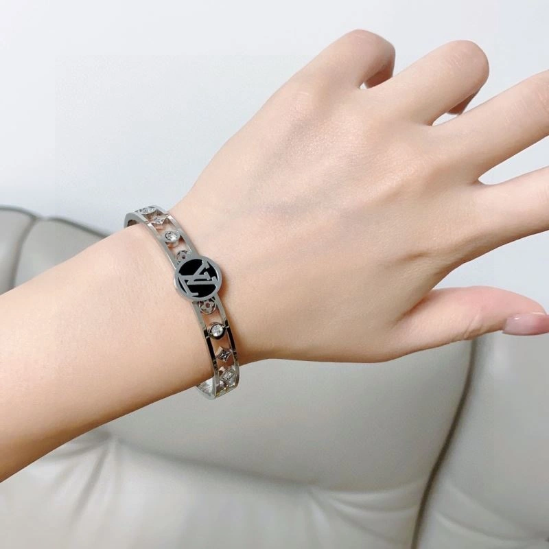 Louis Vuitton Bracelets WrinkleFree 251425