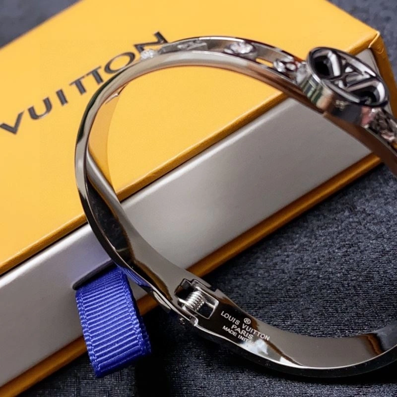 Louis Vuitton Bracelets WrinkleFree 251425