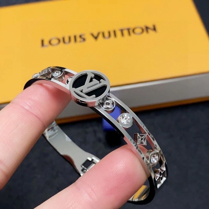 Louis Vuitton Bracelets WrinkleFree 251425