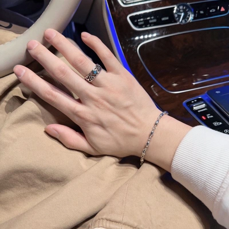 Compact Louis Vuitton Bracelets 251423