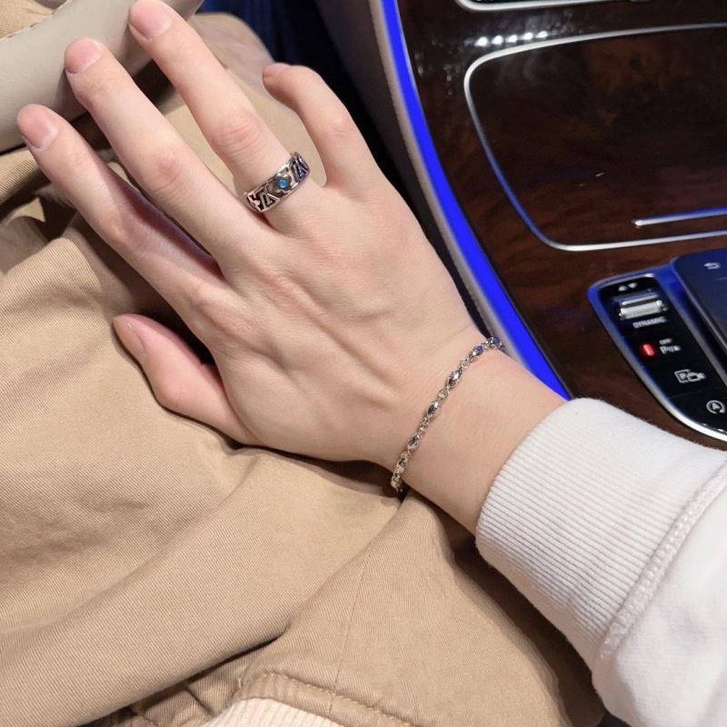 Compact Louis Vuitton Bracelets 251423
