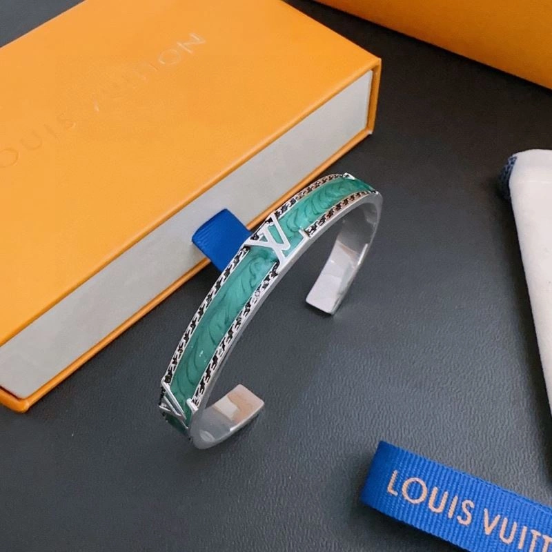 Snug Louis Vuitton Bracelets 251414