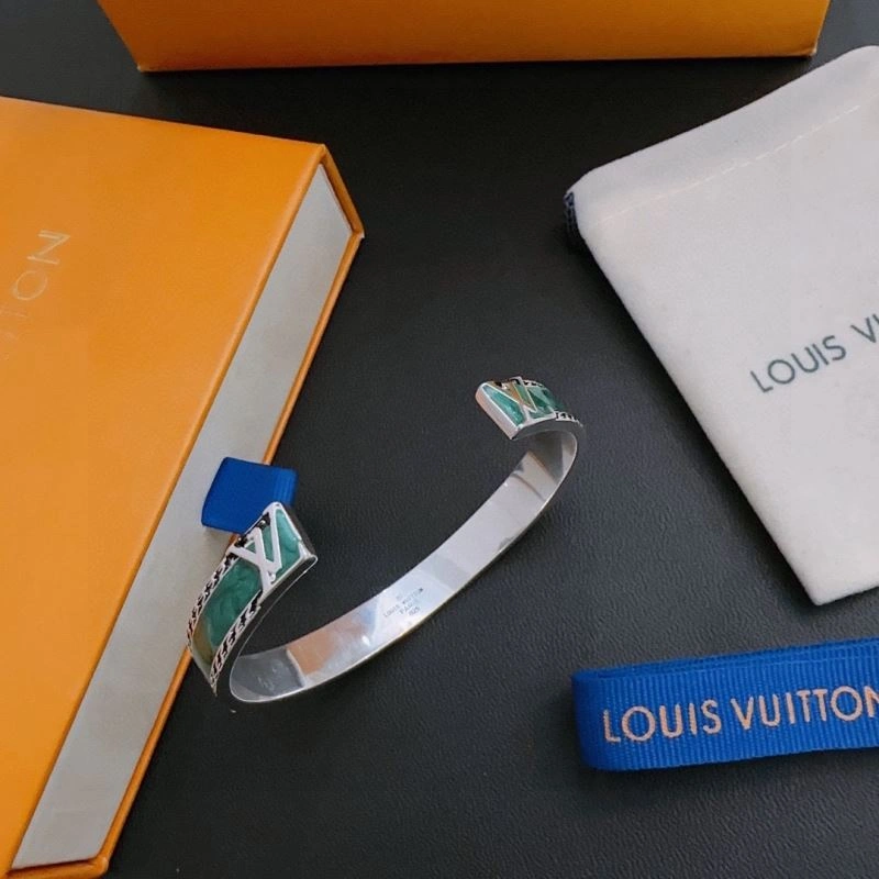 Snug Louis Vuitton Bracelets 251414