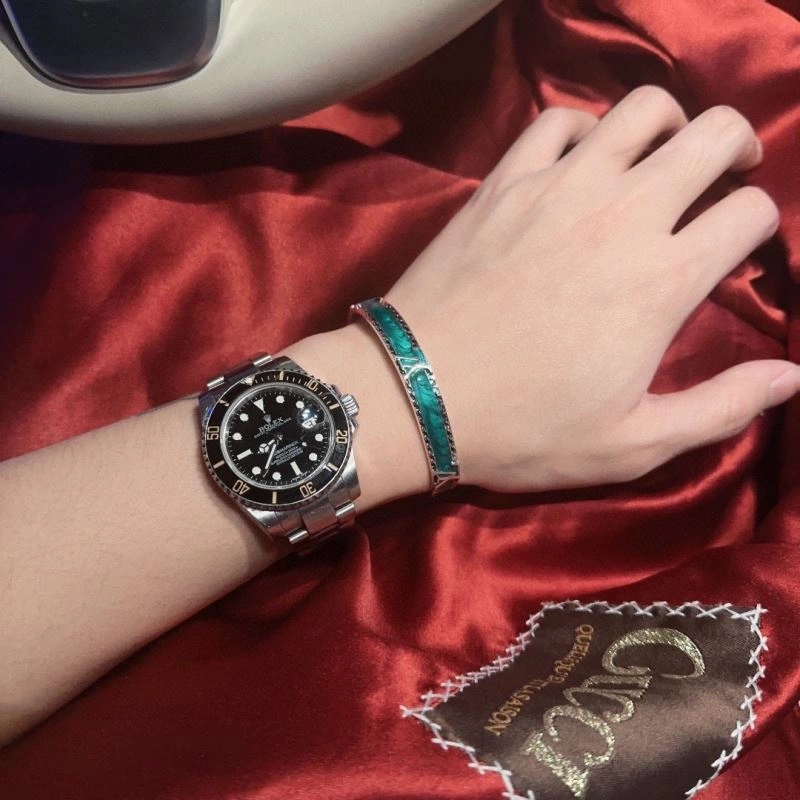 Snug Louis Vuitton Bracelets 251414