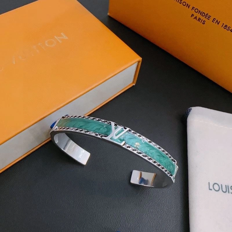 Snug Louis Vuitton Bracelets 251414