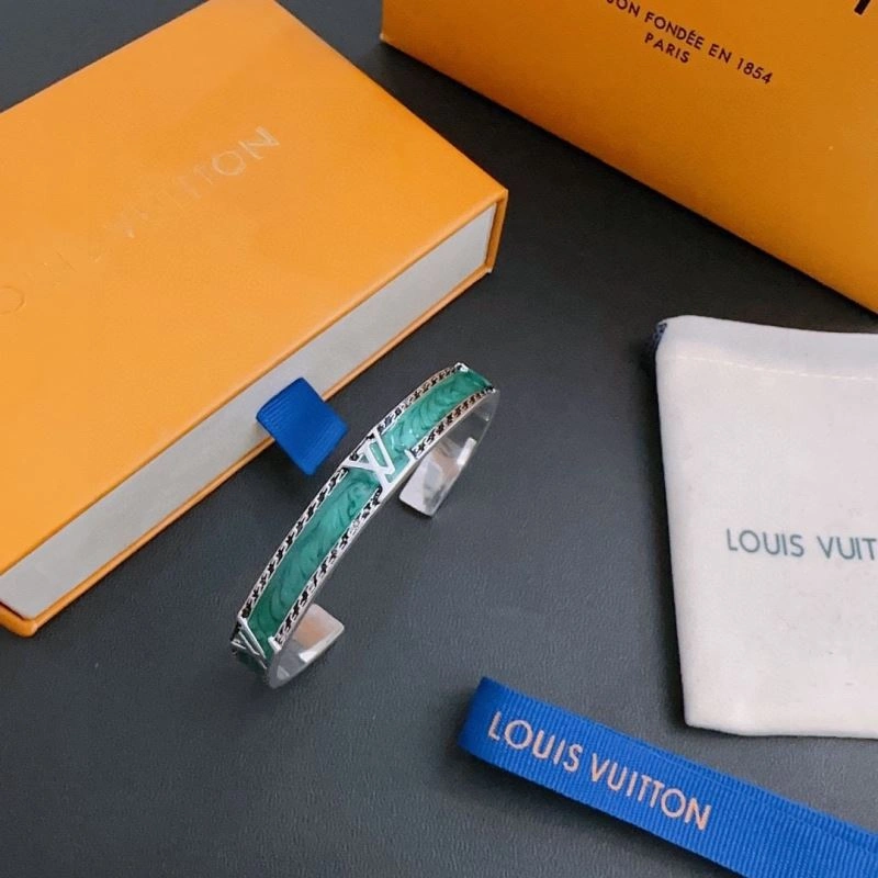 Snug Louis Vuitton Bracelets 251414