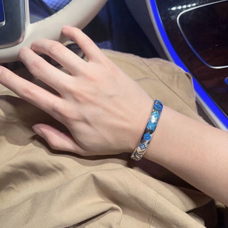 Louis Vuitton Bracelets Supportive 251404