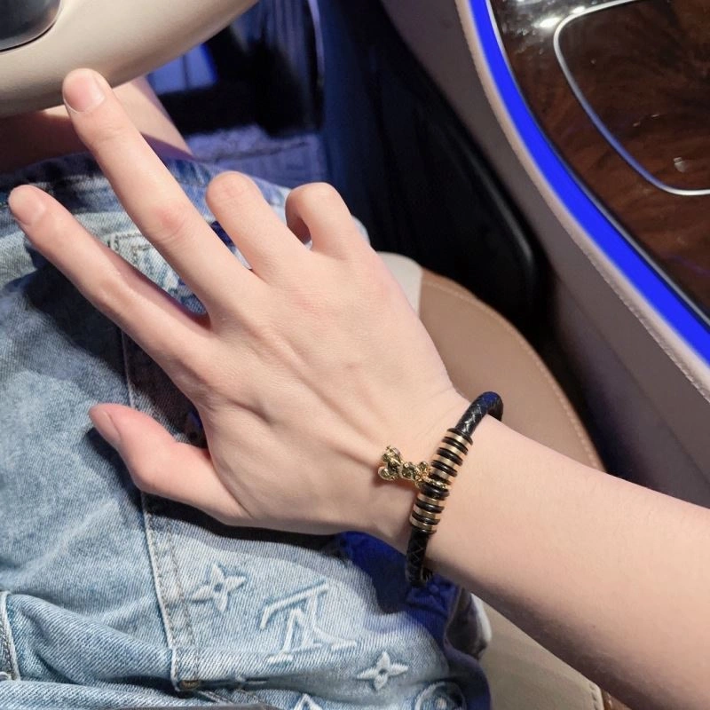 Practical Louis Vuitton Bracelets 251420