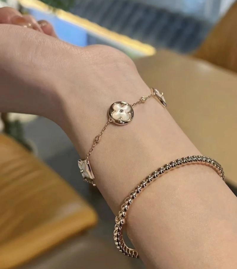 QuickDry Louis Vuitton Bracelets 251350