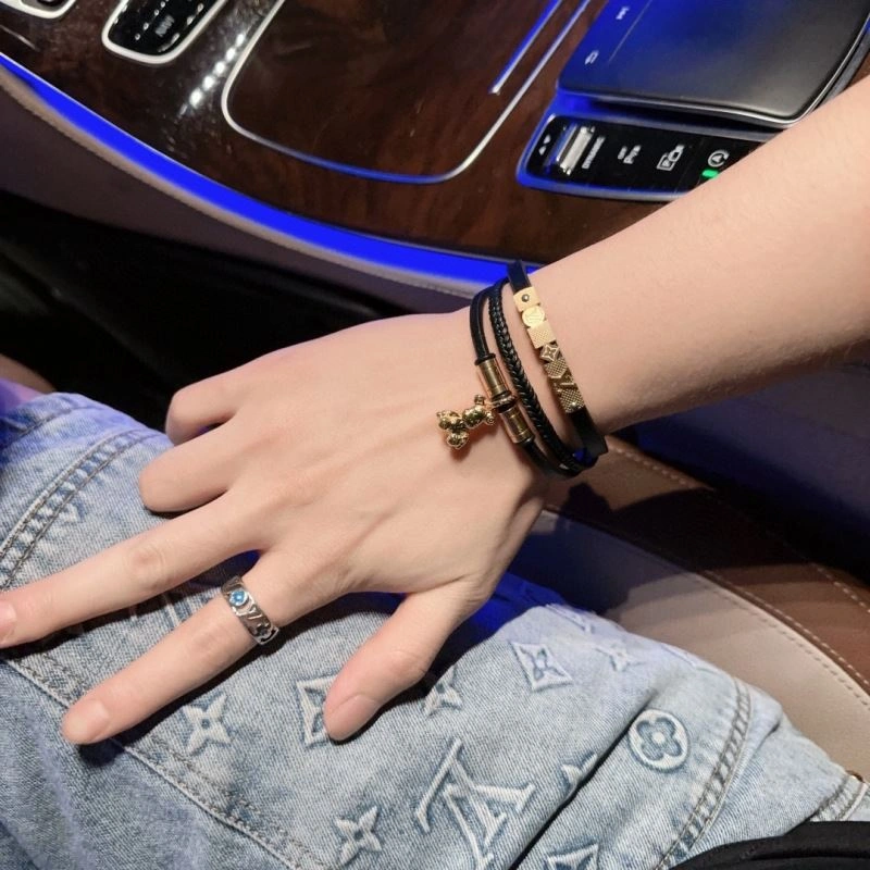 Bright Louis Vuitton Bracelets 251343