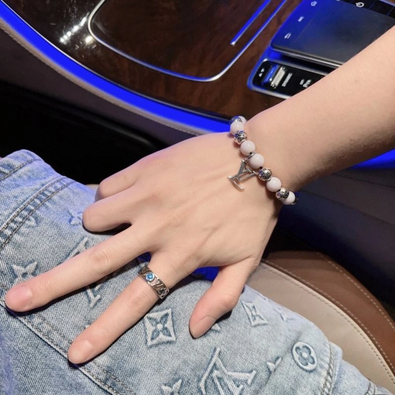 Soft Louis Vuitton Bracelets 251317