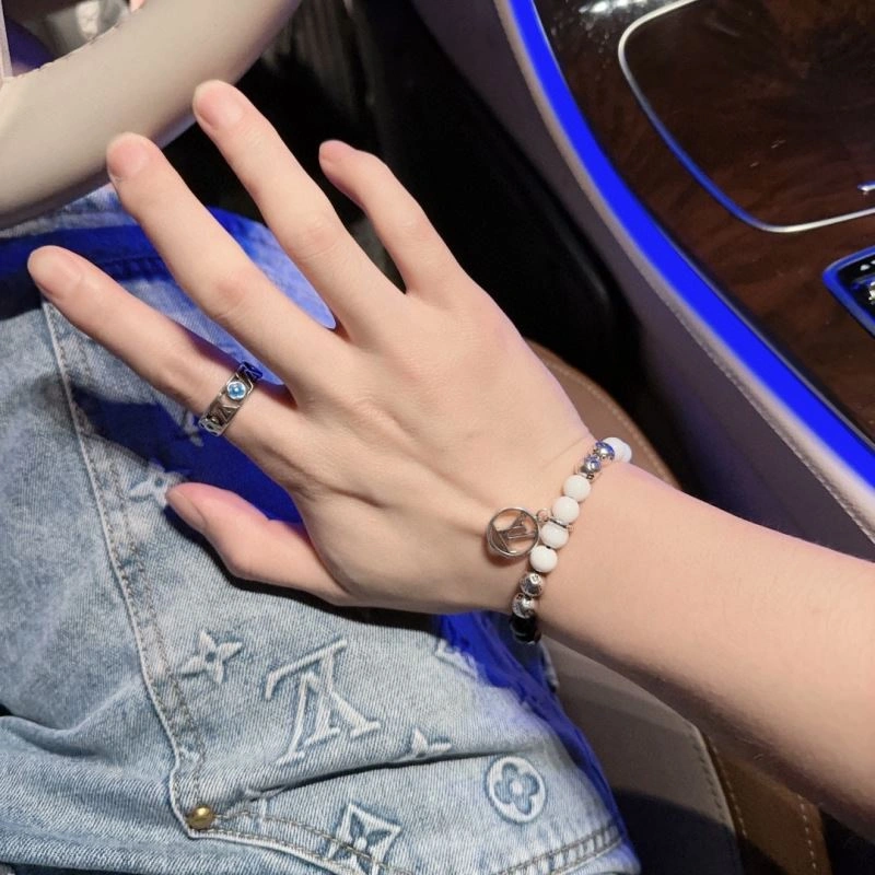 Affordable Louis Vuitton Bracelets 251336