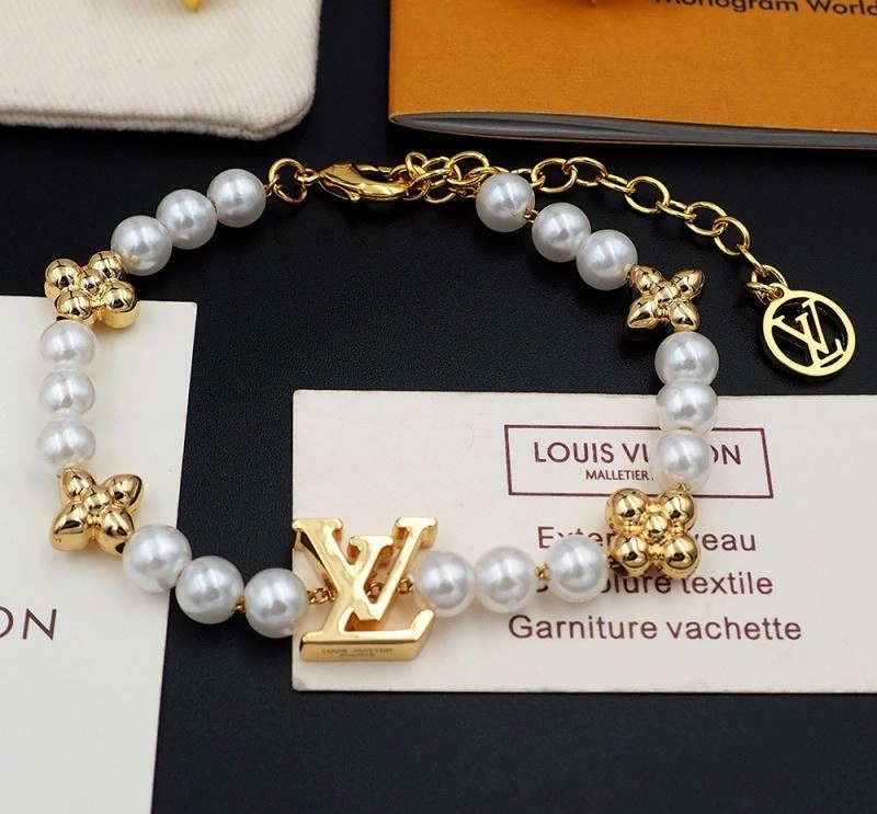 Louis Vuitton Bracelets Functional 251340