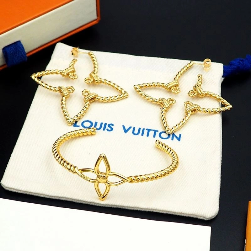 EyeCatching Louis Vuitton Bracelets 251348