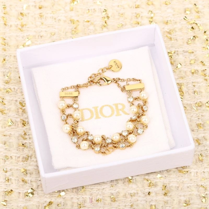 MoistureWicking Louis Vuitton Bracelets 251278