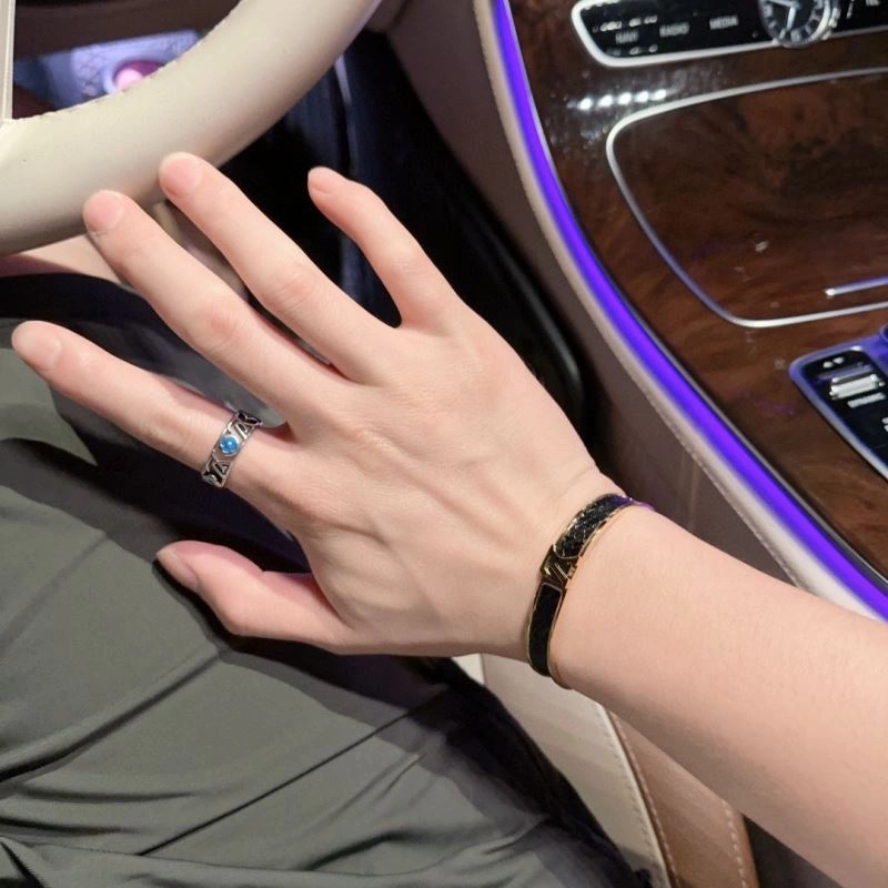 Packable Louis Vuitton Bracelets 251286