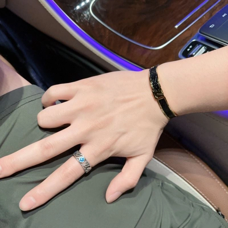 Packable Louis Vuitton Bracelets 251286