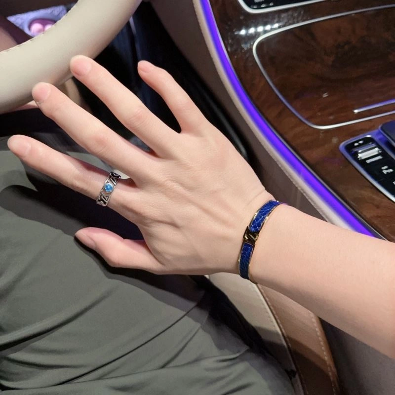 Premium Louis Vuitton Bracelets 251291