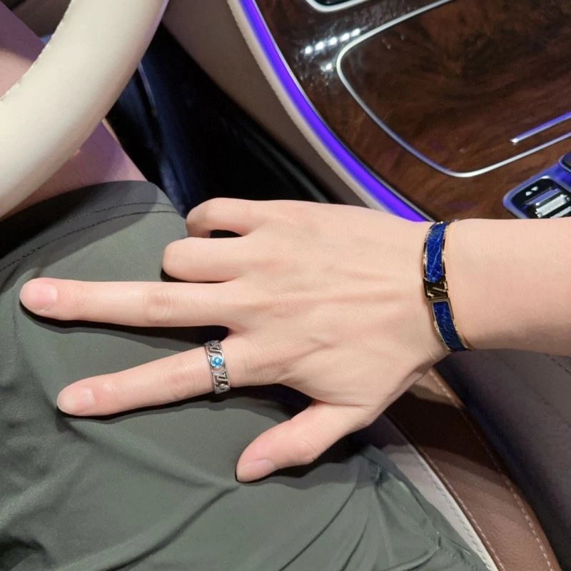 Premium Louis Vuitton Bracelets 251291