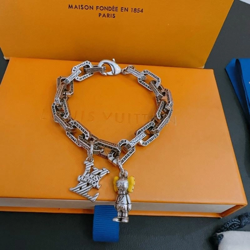 Louis Vuitton Bracelets Youthful 251302