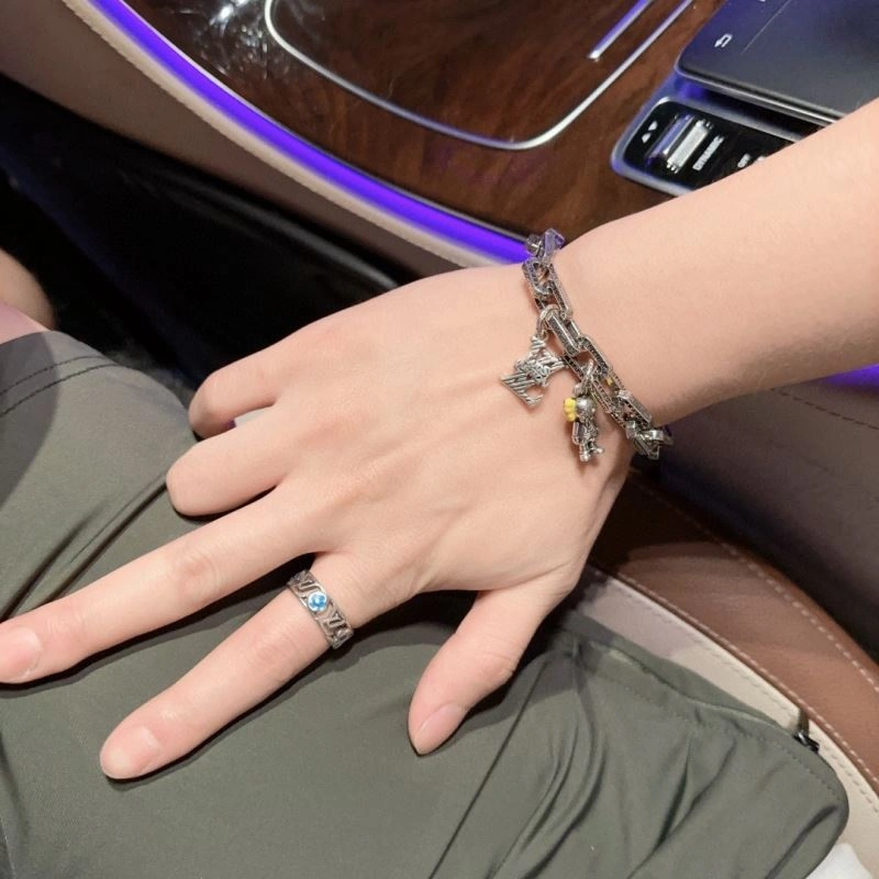 Louis Vuitton Bracelets Youthful 251302