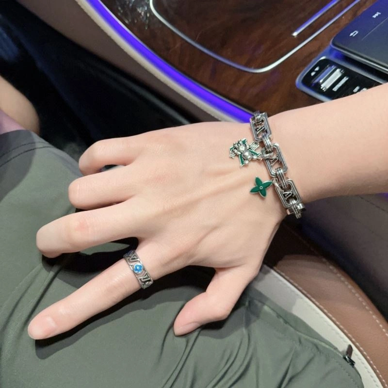 Louis Vuitton Bracelets Seasonal 251294