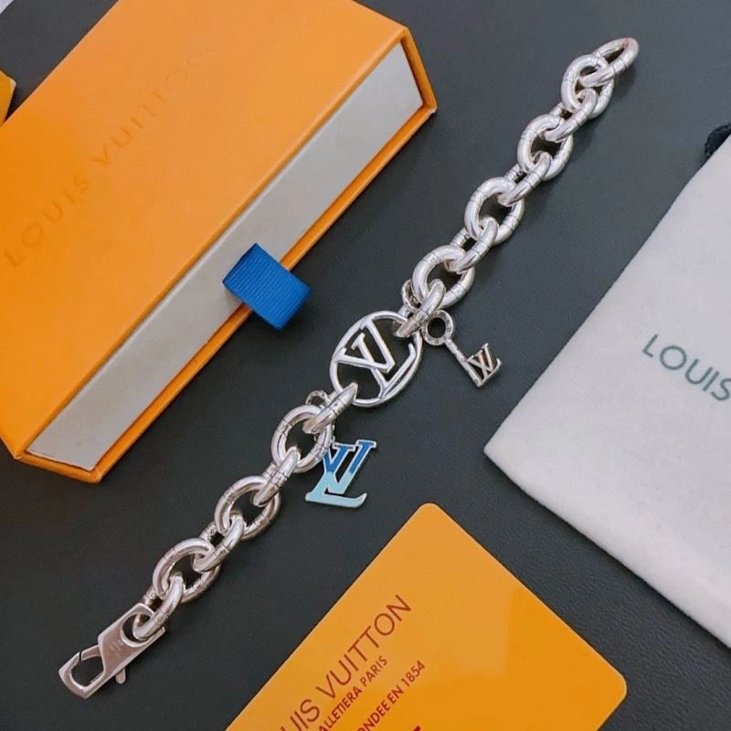 Packable Louis Vuitton Bracelets 251300