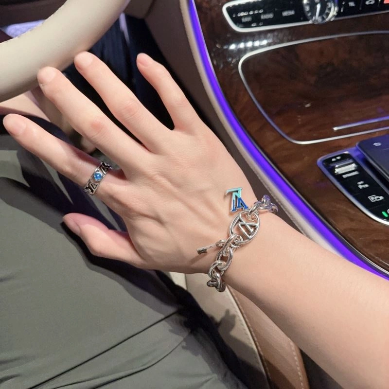 Packable Louis Vuitton Bracelets 251300