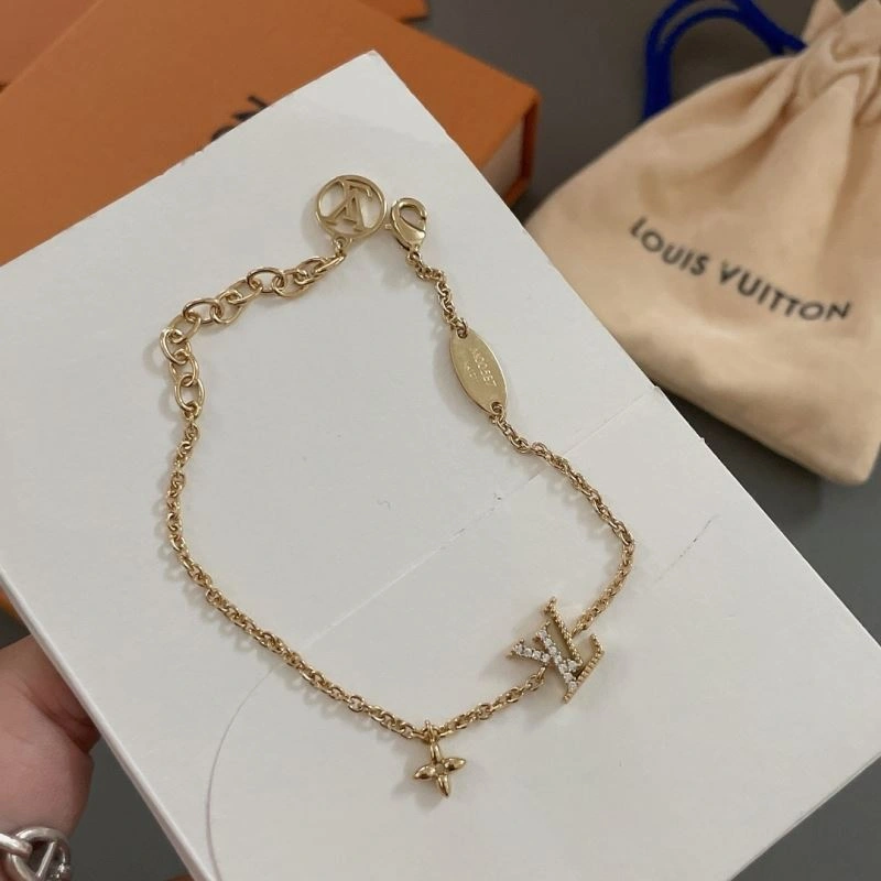 Lightweight Louis Vuitton Bracelets 251279