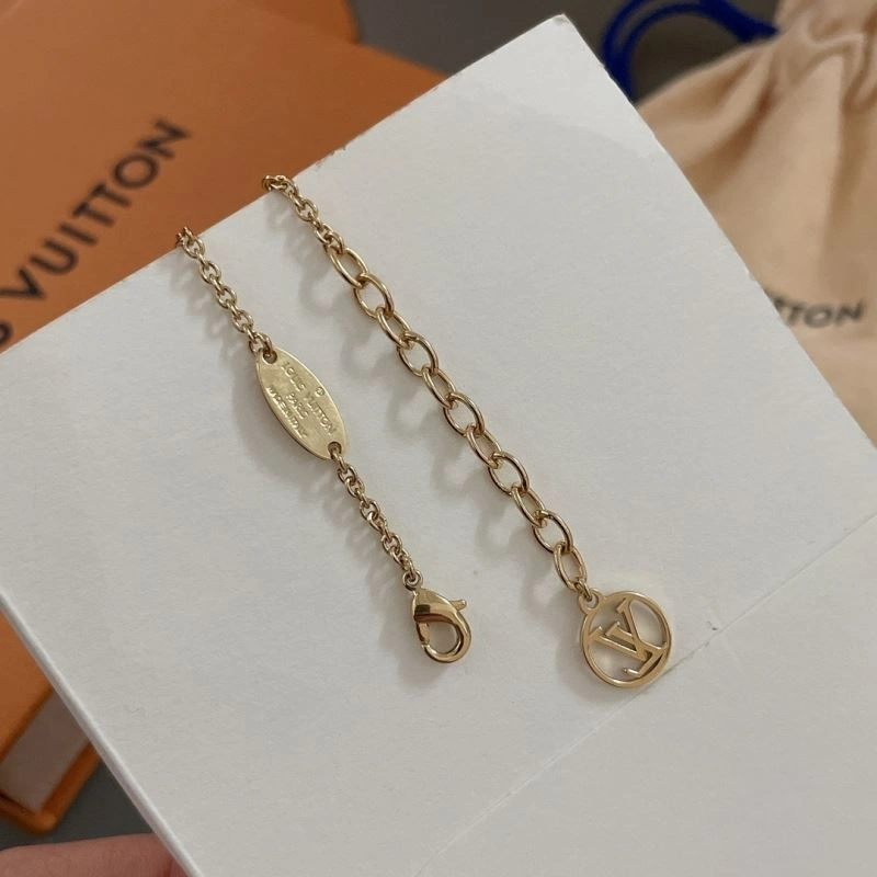Lightweight Louis Vuitton Bracelets 251279